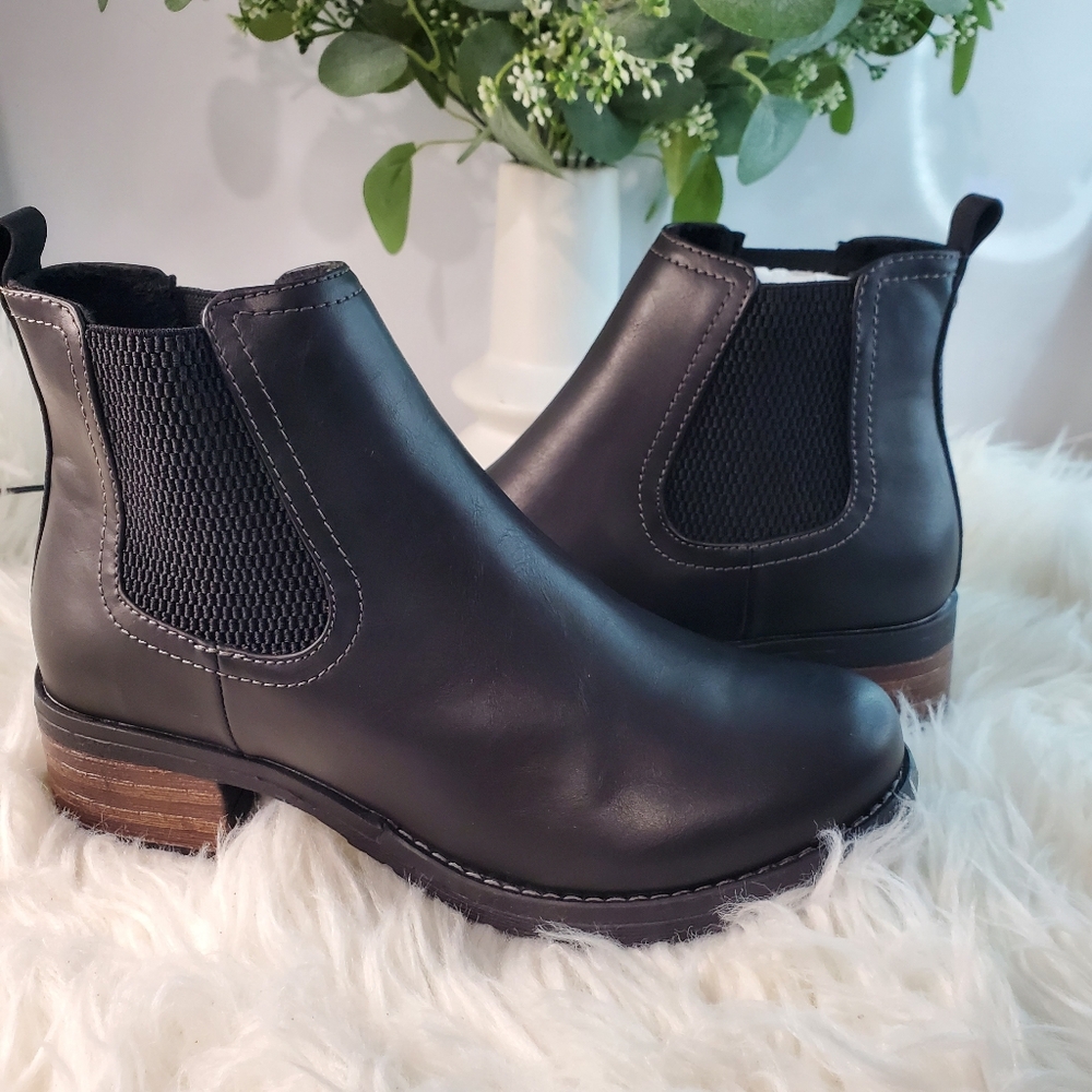 Eastland Jasmine Black Leather Ankle Boots Size 8